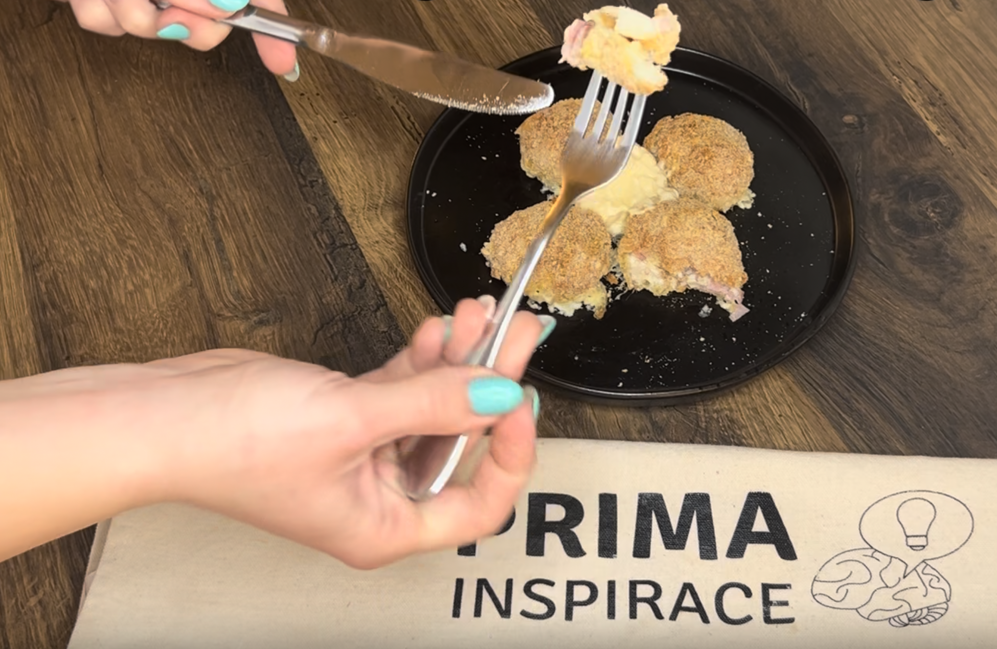 Tyto šunkovo-sýrové kuličky si opravdu zamilujete! Jejich příprava je snadná a rychlá