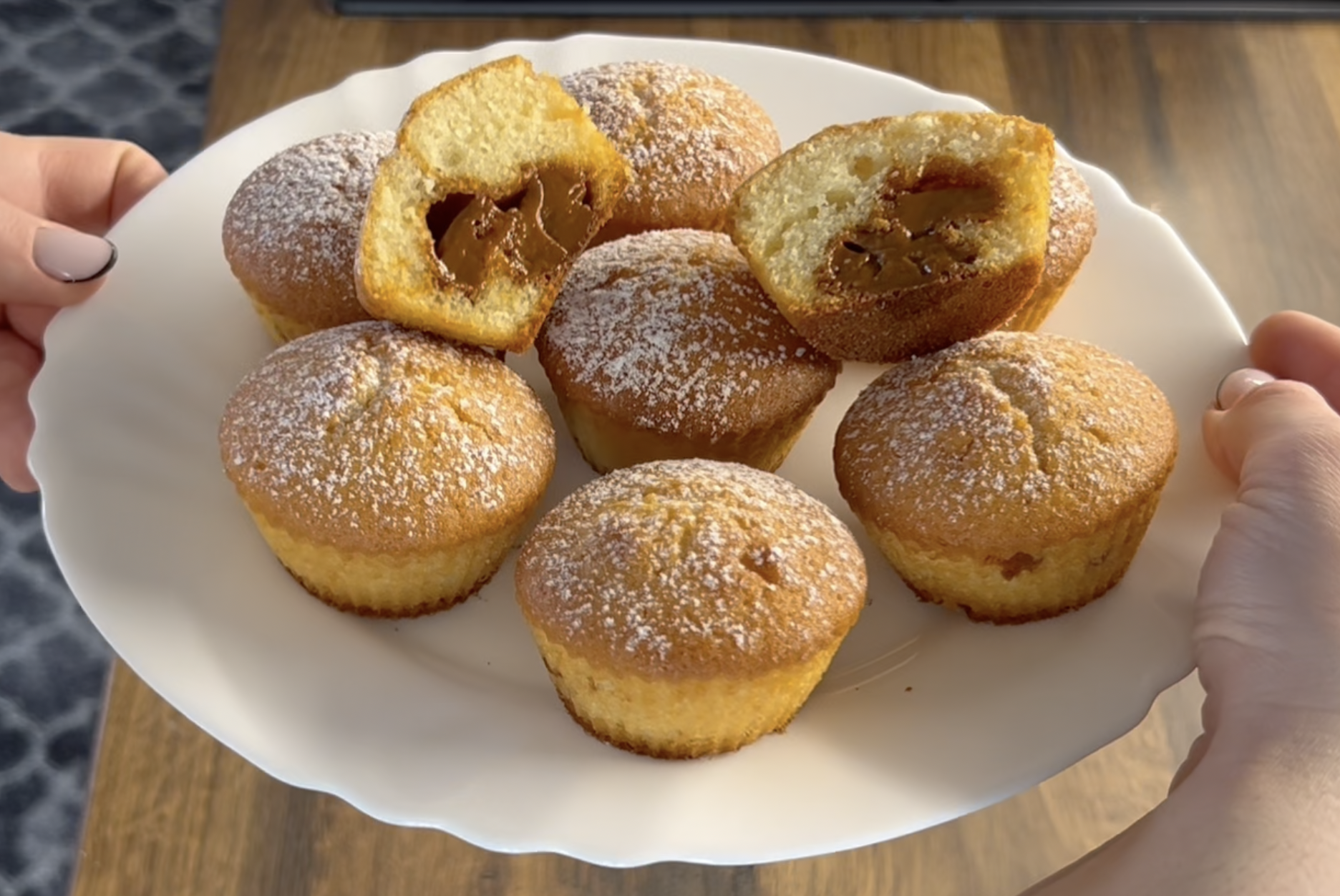 Muffiny plněné karamelovým salkem