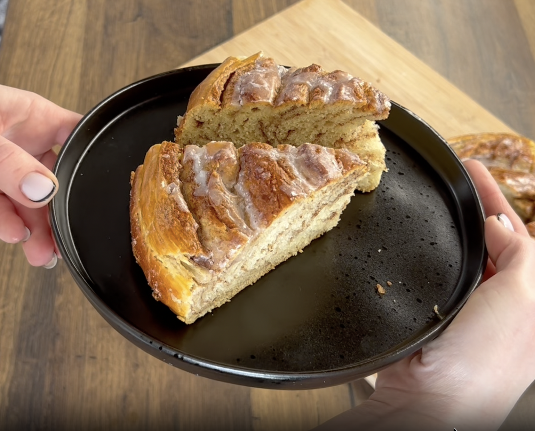 Nadýchaná skořicová rolka s tang zhongem: Extra vláčné těsto, které vydrží měkké i druhý den