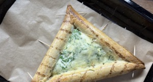 Zapečená tortilla se sýrem, vejcem a párky Zapečená tortilla se sýrem, vejcem a párky – rychlá večeře, která zachrání hladový večer