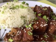 Asijský bůček v karamelové omáčce: Lepkavá a pikantní dobrota, která vás dostane