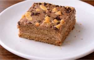 Kefírové čokoládové řezy s krémovou polevou – vláčný dezert z plechu