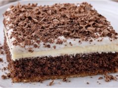 Legenda jménem Obliž prst: Recept na třípatrové nebe, po kterém na plechu nezbude ani drobeček Luxusní kakaové řezy se žloutkovým krémem a sněhovou čepicí – dezert jako z cukrárny