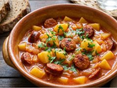 Slepý guláš s klobásou a bramborami – rychlá večeře hotová do 30 minut