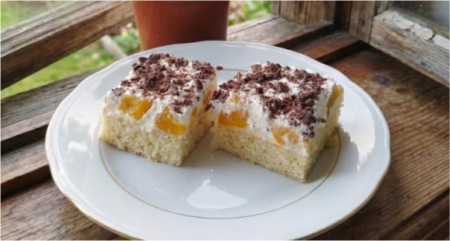 Florida řezy s broskvemi a šlehačkou: oblíbený český zákusek