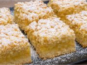 Strouhaný jablečný koláč s drobenkou – křehké těsto z mrazáku a šťavnatá náplň