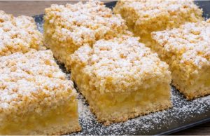 Strouhaný jablečný koláč s drobenkou – křehké těsto z mrazáku a šťavnatá náplň