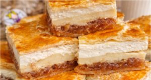 Jablečný koláč z listového těsta s pudinkem a tvarohem – vláčný třívrstvý štrúdl