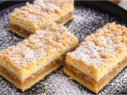 Jablíčka v oblacích – křehký jablečný moučník se sněhovou pusinkou