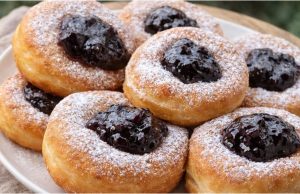 Tradiční kynuté šišky s povidly: Recept na nadýchané těsto jako od babičky