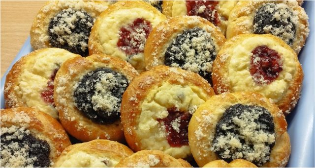 Nekynuté koláčky s tvarohem a povidly – hotové bez čekání, křehké a vláčné