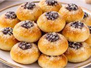 Jako od babičky, ale bez práce: Bleskové koláčky s povidly a tvarohem, co vydrží měkké i tři dny