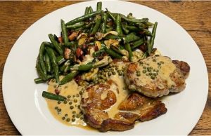 Šťavnatá krkovička s pepřovou omáčkou a fazolkami: steaková minutka do 30 minut