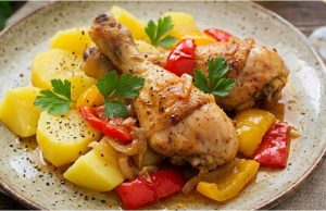 Kuřecí paličky pečené na cibuli, paprice a česneku – šťavnatý oběd s dokonalou šťávou