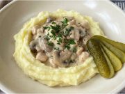 Kuřecí prsa na žampionech a smetaně: Rychlý oběd z jedné pánve Kuřecí prsa se žampiony na smetaně – rychlá večeře, která zachrání každý den