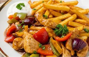 Kuřecí směs na pánvi se zeleninou a sweet chilli: Rychlá minutka plná chuti