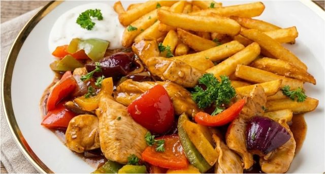 Kuřecí směs na pánvi se zeleninou a sweet chilli: Rychlá minutka plná chuti