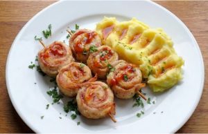 Kuřecí šneky na špejli se šunkou a slaninou – efektní oběd, který si rodina zamiluje