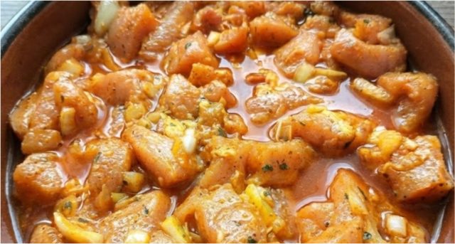 Šťavnaté vepřové nudličky v marinádě s kari a hořčicí Šťavnaté vepřové nudličky v marinádě s kari a hořčicí