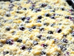 Máslový koláč s tvarohem a borůvkami – poctivý moučník na velký plech