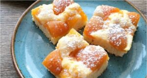 Rychlá hrnková bublanina: Nadýchaný moučník s kompotovaným ovocem Hrnková bublanina s meruňkami a mandarinkami – rychlá a šťavnatá