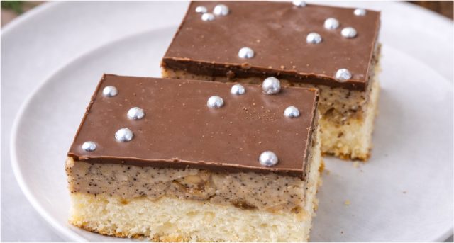 Mocca řezy s rumem a čokoládou – intenzivní kávový dezert na plech