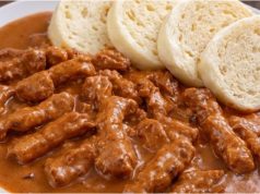 Vepřové nudličky na paprice se smetanou a špekem: Krémová klasika, která zahřeje Vepřové nudličky na paprice se špekem a smetanou – poctivý český oběd