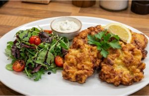 Masové placky z krájeného masa se zakysanou smetanou – šťavnatější než karbanátky