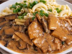 Kuřecí plátky na hříbkách se smetanovou omáčkou – voňavý lesní oběd s intenzivní chutí