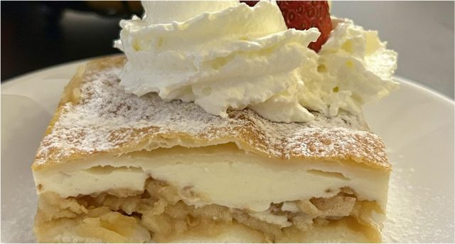 Jablečné řezy z listového těsta s pudinkem – hotové raz dva a chutnají jako z cukrárny