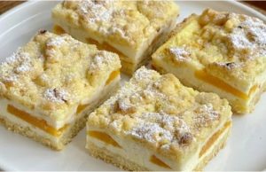 Linecké řezy s tvarohem a ovocem: křehký koláč, který se vždy povede