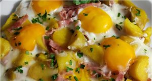 Poctivá selská omeleta: Nejlepší způsob, jak zužitkovat zbylé brambory Selská omeleta z vařených brambor – rychlá večeře z jedné pánve