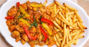 Rychlá kuřecí směs na pánvi – šťavnaté maso a křupavá zelenina