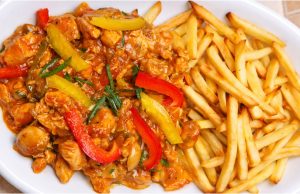 Kuřecí směs s paprikou, žampiony a pórkem: Rrecept na šťavnatou a rychlou večeři Rychlá kuřecí směs na pánvi – šťavnaté maso a křupavá zelenina