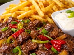 Lahodná vepřová směs se zeleninou: Křehké maso a křupavá příloha Lahodná vepřová směs se zeleninou: Křehké maso a křupavá příloha