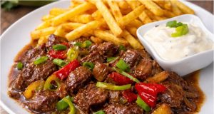 Lahodná vepřová směs se zeleninou: Křehké maso a křupavá příloha Lahodná vepřová směs se zeleninou: Křehké maso a křupavá příloha