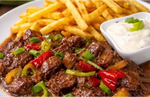 Lahodná vepřová směs se zeleninou: Křehké maso a křupavá příloha Lahodná vepřová směs se zeleninou: Křehké maso a křupavá příloha