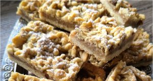 Strouhaný jablečný koláč s jogurtem: Nejvláčnější verze, která se nikdy nerozmočí