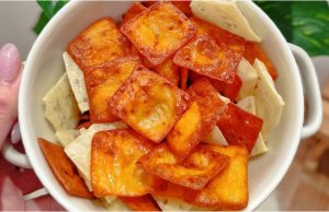 Křupavé sýrové lupínky z jednoho sýra – rychlý snack k filmu