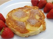 Nadýchané „tlusté“ palačinky s ovocem: Šťavnatá snídaně, která pohladí po duši Palačinky s ovocem