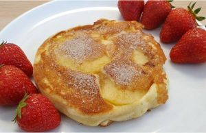 Nadýchané „tlusté“ palačinky s ovocem: Šťavnatá snídaně, která pohladí po duši Palačinky s ovocem