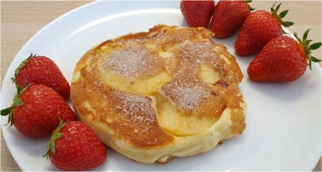 tlustné palačinky s ovocem Palačinky s ovocem