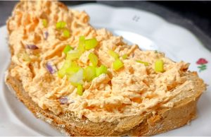 Tvarůžková pomazánka s Lučinou a uzenou paprikou