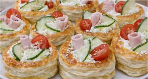 Slané věžičky z listového těsta – rychlé luxusní jednohubky pro návštěvu