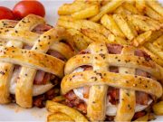 Zapečený hermelín v listovém těstě se slaninou: Sýrové nebe s domácími hranolkami Zapečený Hermelín v listovém těstě se slaninou a domácími hranolkami