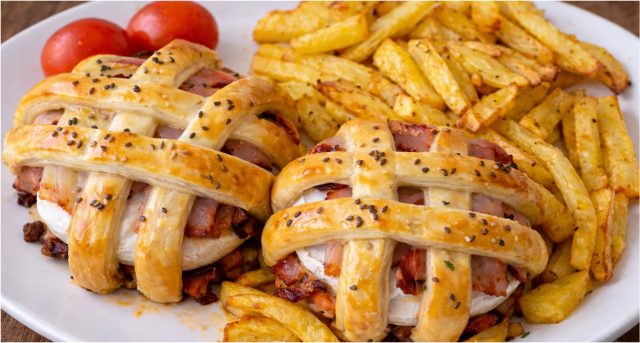 Zapečený Hermelín v listovém těstě se slaninou a domácími hranolkami