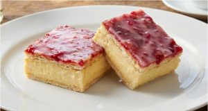 „Podvodné“ žloutkové řezy z listového těsta s vanilkovým krémem