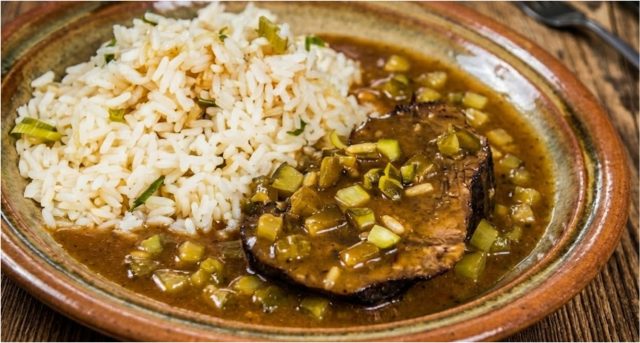 Znojemská hovězí pečeně – poctivá klasika s okurkami, která nikdy nezklame