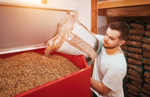 Skladování pelet pro maximální výdrž a výhřevnost