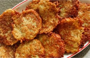 Jihočeská cmunda s uzeným: Tajný trik s horkým mlékem, díky kterému je dokonale křupavá